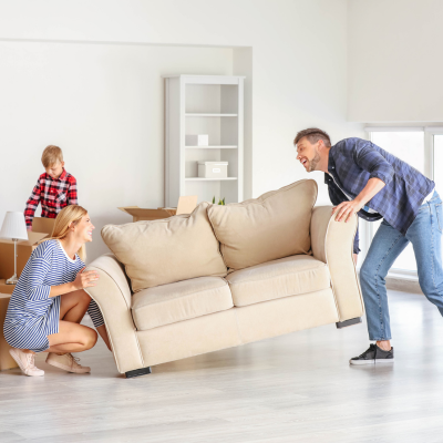 Mlada obitelj_kupovina kuće